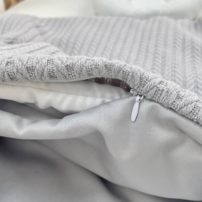 Paturica bebe din satin si material tricotat cu pilota si fundita, gri (5)